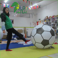 Grand ballon de football gonflable personnalisé avec logo pour la publicité et la décoration extérieure