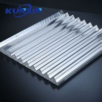 Panneau mural acrylique extrudé Kunxin pour la décoration intérieure, texture transparente en forme de V, feuille acrylique rayée