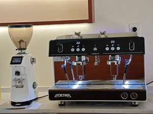 Machine à café expresso commerciale Q2 Ladetina Espresso Q2 - Product Image 2