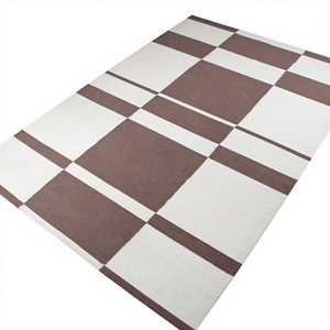 Haute Qualité Vente Chaude Durable Résistant Aux Taches Tissé À La Main En Polypropylène PET À La Main Tapis D'extérieur Motif Géométrique Tapis De Patio - Product Image 1