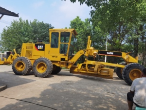 รถเกรดเดอร์ Caterpillar 140H รุ่นดั้งเดิม พร้อมใบมีด Ripper สำหรับงานหนัก มีสินค้าในสต็อก เหมาะสำหรับงานปรับระดับพื้นที่ในเหมือง เครื่องจักรก่อสร้าง - Product Image 5