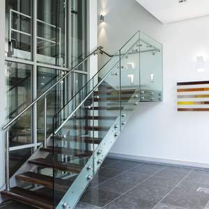 <span class=keywords><strong>Escalier</strong></span> intérieur moderne en colimaçon avec <span class=keywords><strong>marches</strong></span> en bois en acier au carbone Garde-corps en verre et main courante en fer style <span class=keywords><strong>droit</strong></span> - Product Image 4