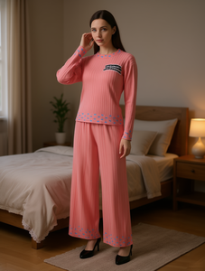 Pigiama da donna in maglia YMS177T a maniche lunghe, girocollo, lunghezza intera, morbido e casual, con logo a lettera frontale e vita elasticizzata - Product Image 2