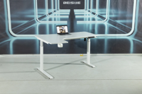 Bureau de jeu en L réglable en hauteur avec moteur unique, surface en mélamine et structure métallique pour bureau à domicile