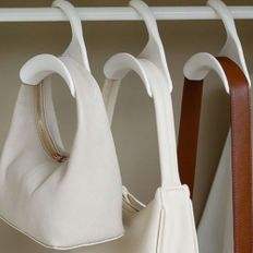 Cintre pour sac en plastique blanc Cintre pour sac à main de garde-robe - Product Image 1