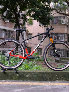 Vélo de montagne haut de gamme avec cadre en fibre de carbone, passage des câbles entièrement intégré, fourche à suspension avec blocage 140 mm pour une conduite professionnelle - Product Image 5