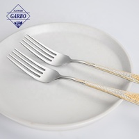 Couverts de luxe en acier inoxydable 18/10 avec manche doré et support métallique, service de cuillères et fourchettes plaqué or avec logo laser OEM
