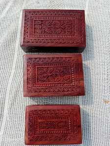 Boîte à bijoux en bois de qualité supérieure avec couvercle verrouillable, élégante boîte de rangement pour bagues, boucles d'oreilles, colliers, cadeau disponible à la vente - Product Image 5