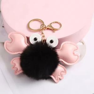 Llavero de Peluche de Cangrejo Suave y Adorable, Llavero Personalizado de Cuero PU, Juguete de Bola de Pelo de Moda con Pompón - Product Image 3