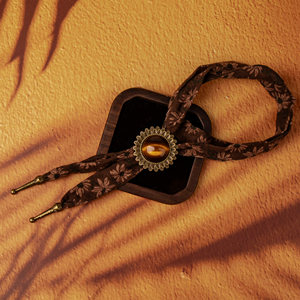 Cravate Bolo Bohème Unisexe, Sangle en Coton Marron à Motifs Marguerites, Breloques en Alliage : Papillon, Œil <span class=keywords><strong>de</strong></span> Tigre, Tête <span class=keywords><strong>de</strong></span> <span class=keywords><strong>Taureau</strong></span>, Aigle, Dragon, Pierre Rouge - Product Image 3