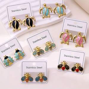 QX Venta al por mayor Pendientes de tuerca de moda para fiesta con diseño de abeja, tortuga, caracol y mariquita, de acero inoxidable, serie de insectos, chapados en oro de 18K para mujer - Product Image 3