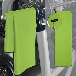 Serviette de sport en microfibre imprimée avec logo brodé personnalisé - Product Image 2