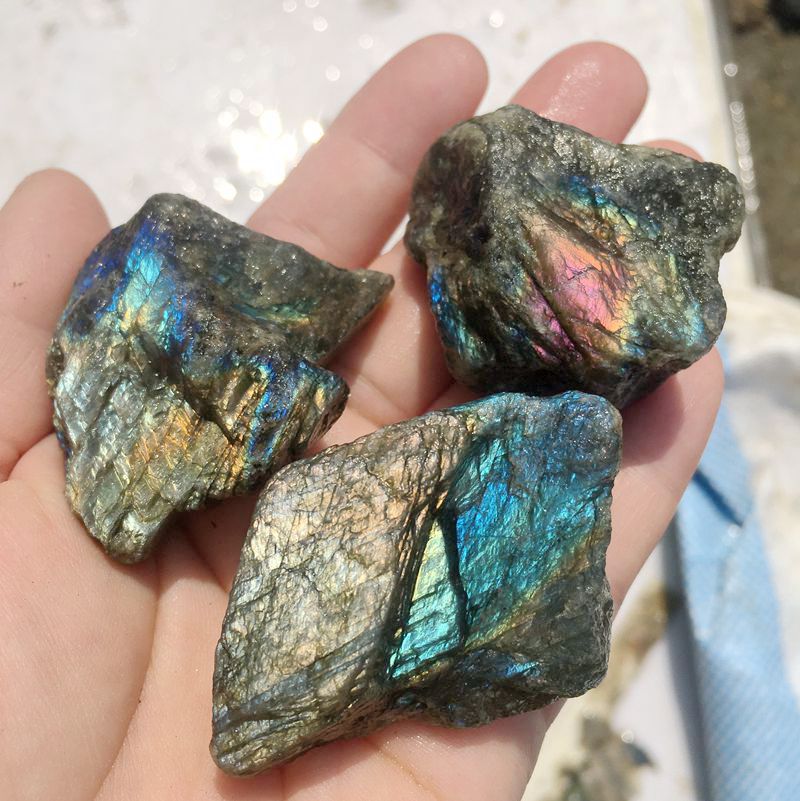 天然の派手な生ラブラドライト原石宝石水晶標本未研磨石