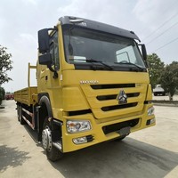 Truk Derek Berat 6x4 Sinotruk Howo 10t dengan Mesin Weichai 400HP, Boom Teleskopik, untuk Penanganan Material