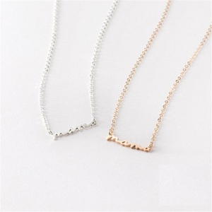 สร้อยคอ ROXI Mama สำหรับคุณแม่ เงินแท้ 925 ชุบทอง 18k พร้อมจี้ตัวอักษร Mama ของขวัญสำหรับคุณแม่ - Product Image 1