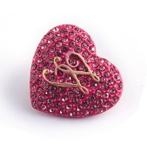 カスタムロゴダイヤモンドピンクハート型UV印刷金属ブローチバッジ服用 - Product Image 3