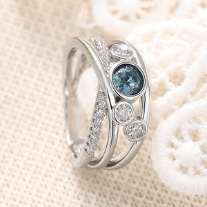 T0625 Anello da Donna in Argento 925 con Cristalli, Montatura a Castone, Taglio Brillante Rotondo, Gioiello Raffinato per Fidanzamento - Product Image 3