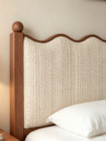 Lit de style mid-century moderne luxueux, taille Queen, avec cadre de lit réglable et rangement, tête de lit rembourrée en chêne et cuir (éco-responsable)