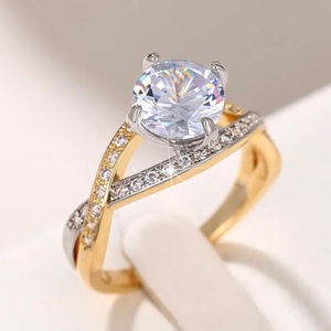Anello di Fidanzamento a Quattro Punte Bicolore con Zirconi Intrecciati per Donne, Elegante Gioiello da Matrimonio - Product Image 1