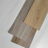 PVC Fischgrät-LVT-Fliesen Wasserdichter Trockenklebe-Vinylboden Glatte Oberfläche Selbstklebende Vinyl-Designfliesen