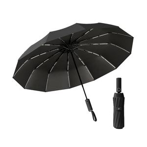 Ensemble cadeau d'entreprise personnalisé avec logo noir comprenant un sac fourre-tout en toile, une bouteille d'eau, un carnet et un parapluie pour le bienvenue - Product Image 4