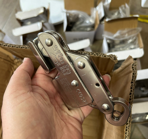 Einziehbares Vertikales Absturzsicherungssystem 8mm Edelstahl-Drahtseil-Auffanggerät Rettungsleine 300kg Tragkraft 4 D-Ringe - Product Image 3
