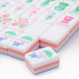 Jeu de tuiles de mahjong américain moderne en acrylique/mélamine personnalisé avec options rouge et violet pour 4 joueurs - Product Image 1