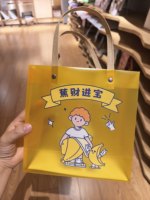 Sac cadeau semi-transparent en PVC givré imprimé sur mesure avec poignée Flexiloop, illustration personnalisée, logo, emballage boutique