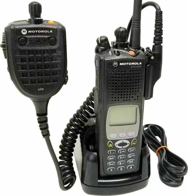 XTS5000 Handheld 800 MHz P25 Digital Mobile Radio IPX7 Water Resistance Long Range UHF/VHF 10W Output 2000-2500mAh