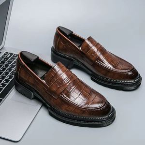 Mocassins imprimés marron pour hommes, chaussures de ville confortables à semelle épaisse pour le bureau et le quotidien - Product Image 1