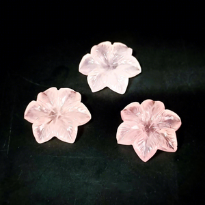 Fleur de quartz rose naturel sculptée à la main, pierre précieuse de 23 mm, breloque en cristal, pierre sculptée en vrac pour la fabrication de bijoux, prix de gros en vrac - Product Image 1