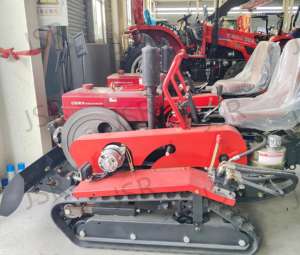 China Factory Direct 4x4 Mini equipo agrícola Tractor sobre orugas con sembradora y arado - Product Image 4