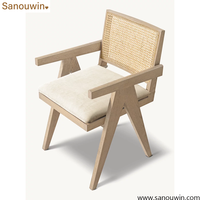 Fauteuil de salle à manger moderne en chêne avec dossier en rotin canné et coussin en tissu pour salle à manger