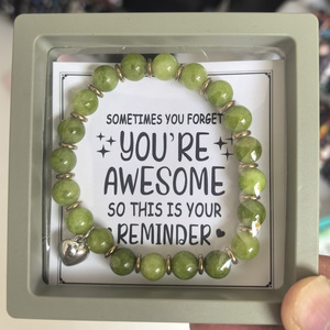 Pulsera Manshou con Dije de Corazón de Piedra Verde, Unisex, Caja de Regalo, Recordatorio de Amor Propio - Product Image 1