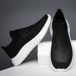 Vente en gros de chaussures de course <span class=keywords><strong>TN</strong></span> pour hommes baskets de sport décontractées avec chaussettes tissées à haute élasticité grande taille Collection d'été - Product Image 2