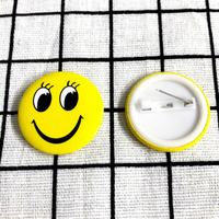Badges en métal de haute qualité, personnalisables avec logo imprimé UV, forme ronde, motif souriant, avec épingle de sécurité
