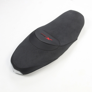 GANE Accessoires de moto personnalisés Remplace la housse de coussin de siège en cuir de fibre de carbone d'origine, adaptée à Yamaha XMAX - Product Image 2