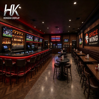 Ensemble de mobilier de bar personnalisé avec comptoir en L, étagères à bouteilles, banquette et vitrine en verre pour bar sportif