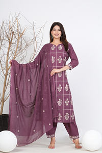 Kurta en coton brodé à motifs ethniques pour femmes avec pantalon et dupatta, produit artisanal en gros, personnalisable - Product Image 4