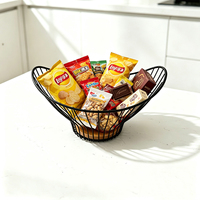 Panier à fruits moderne en métal, panier de rangement décoratif en fil métallique avec fond en bois pour la décoration de la cuisine et du comptoir à la maison