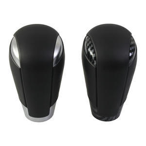 Pommeau de levier de vitesse ergonomique en plastique noir avec capuchon argenté et en fibre de carbone pour Mazda CX 5 - Product Image 1