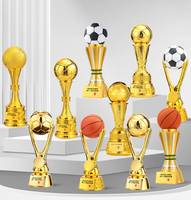2025 Résine Événement Sportif Mondial Populaire Grande Taille 60cm Football Basketball Trophée Logo Personnalisé Football Trophées Médaille Prix Coupe