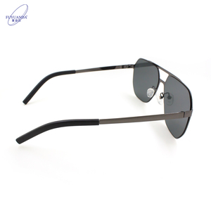 <span class=keywords><strong>Lunettes</strong></span> <span class=keywords><strong>de</strong></span> <span class=keywords><strong>soleil</strong></span> <span class=keywords><strong>de</strong></span> conduite rétro classique unisexe avec logo personnalisé Monture en métal noir à la mode Lentilles PC & Tac gris/argent - Product Image 6