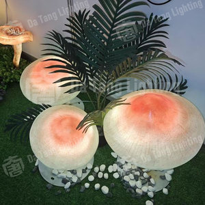 Décoration extérieure en résine en forme de champignon lumineux LED, idéale pour l'aménagement paysager des parcs et la mise en scène des festivals - Product Image 4