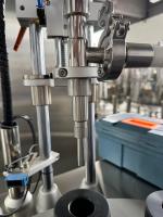Machine de remplissage et de scellage semi-automatique à ultrasons pour tubes de dentifrice et tubes composites en plastique, pour produits cosmétiques