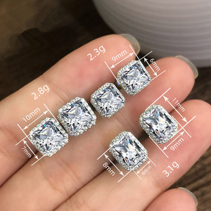 Delicati orecchini a lobo quadrati con zirconi cubici verdi completamente pavé, eleganti gioielli da indossare tutti i giorni per le donne - Product Image 4