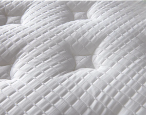Colchón de muelles de espuma viscoelástica de alta densidad de tela fresca, colchón de muelles de bolsillo enrollable al vacío de tamaño Queen - Product Image 3