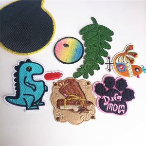 Patch brodé en chenille personnalisé, prix de gros, tissu durable, idéal pour la broderie thermocollante sur vêtements - Product Image 1