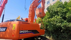 Excavatrice Doosan DH220 22 tonnes utilisée avec les composants du moteur Doosan d'origine, y compris le moteur, la boîte de vitesses, la pompe à engrenages, le roulement PLC - Product Image 5