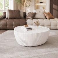 Table d'appoint asymétrique en galets organiques avec revêtement en cuir cannelé, plateau en marbre blanc de qualité supérieure, table basse pour intérieurs contemporains
